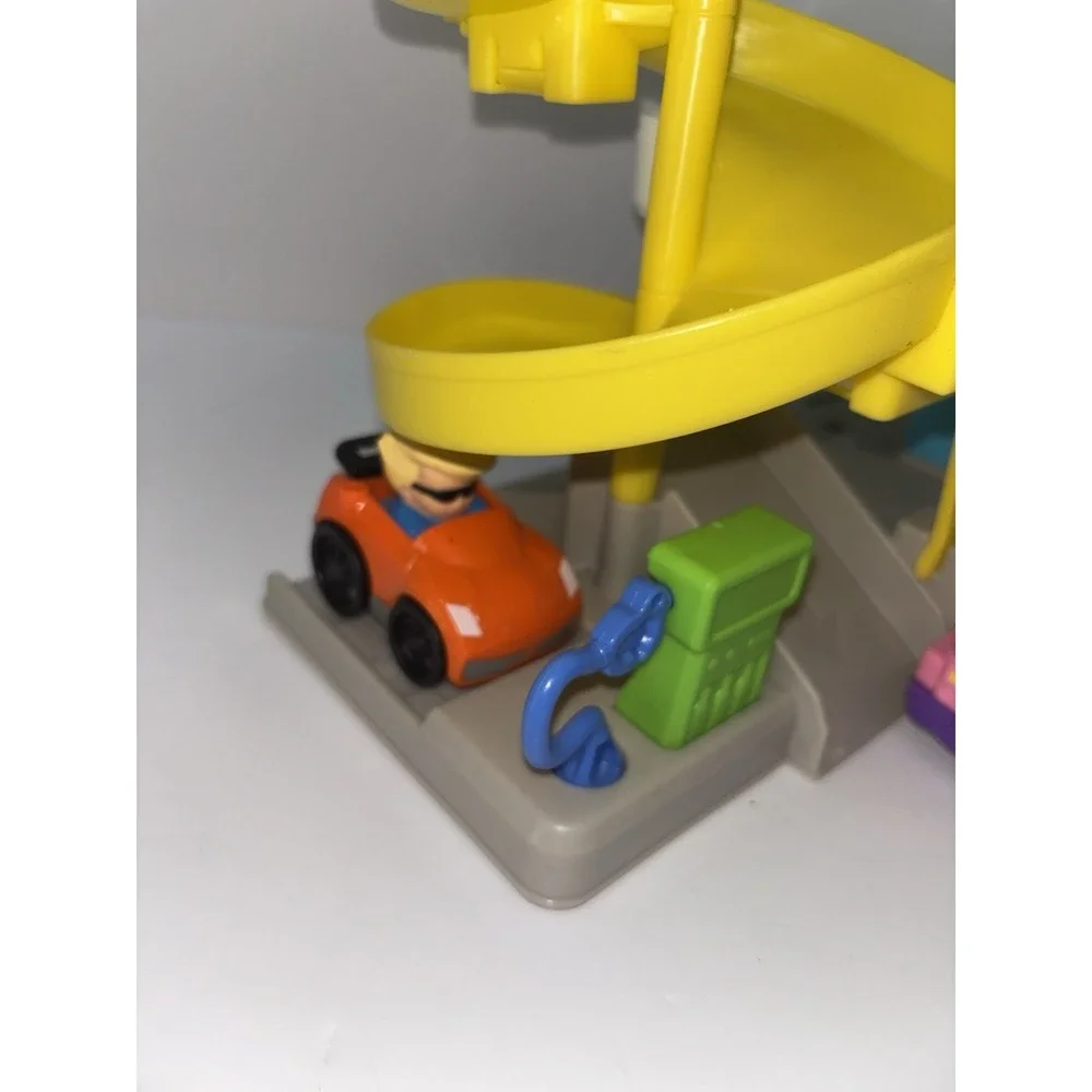 Fisher-Price Little People the Helpful Neighbor's Garage‎ w/ Two Cars Lift Bell